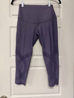 Fanka Purple Patterned High-Waist Capri Leggings